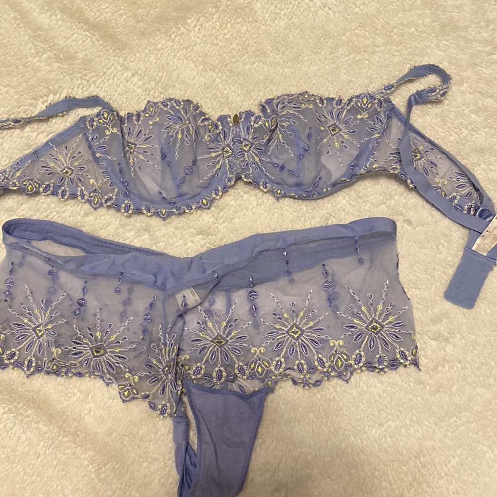 Chantelle Set brought 36C and panties large boy shorts